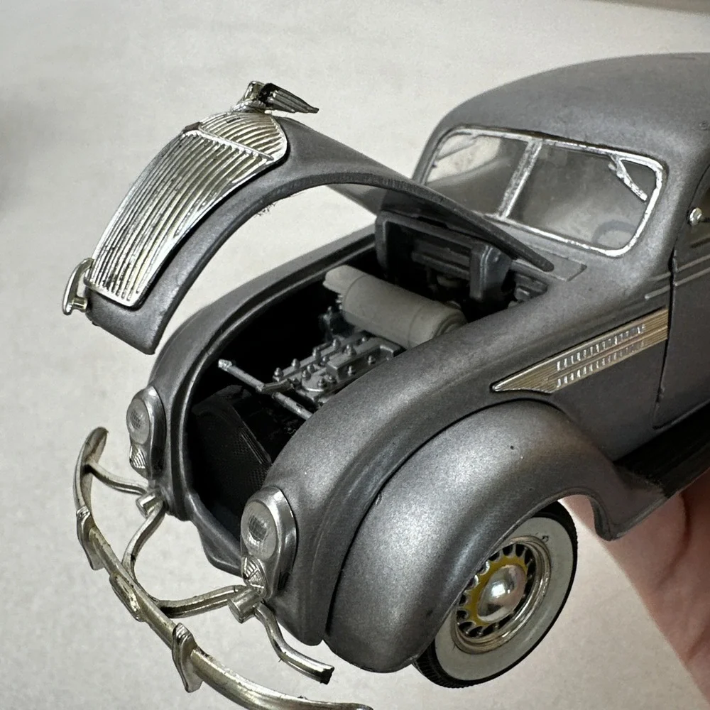 Signature Models 1936 Chrysler Airflow Silver 1:32 Scale Diecast